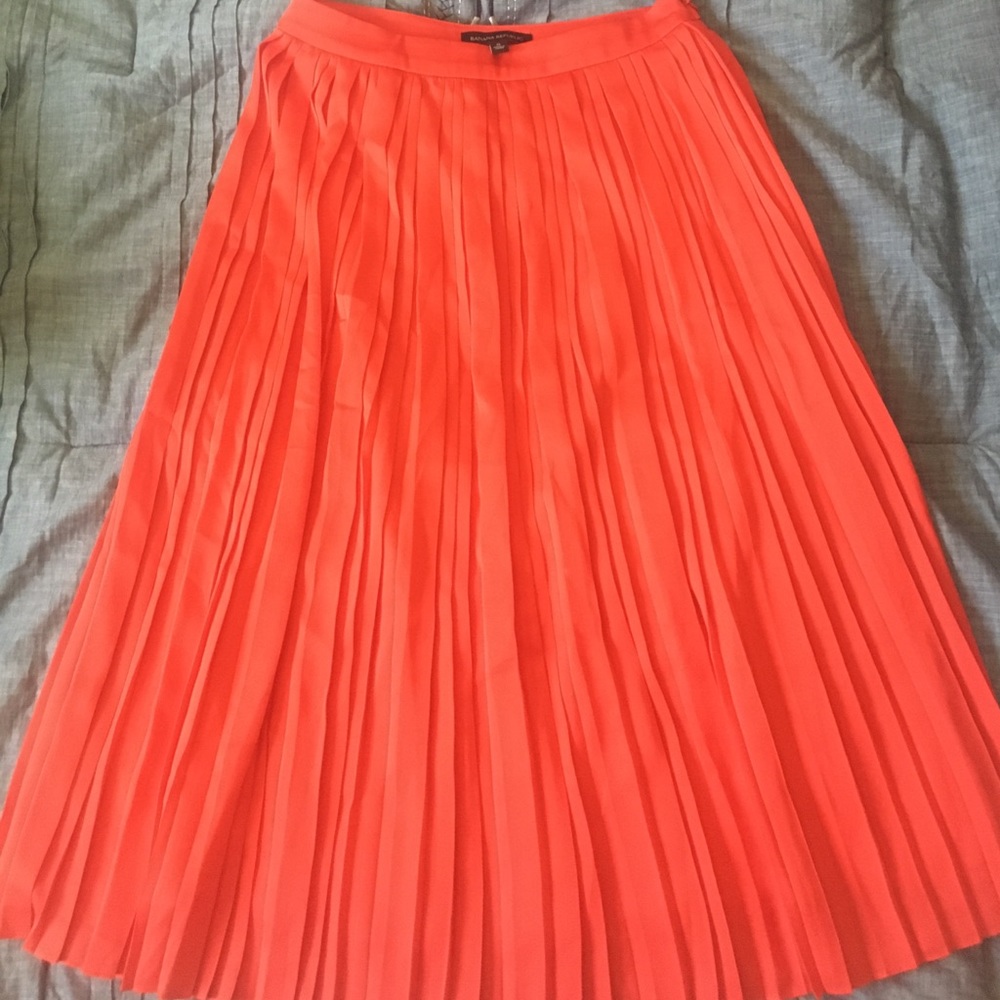 Pleated Banana Republic midi skirt